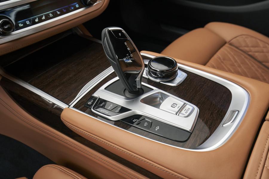 Детали интерьера BMW 750Li xDrive (G12) 2019 года  (WW) (фото 146 из 164)
